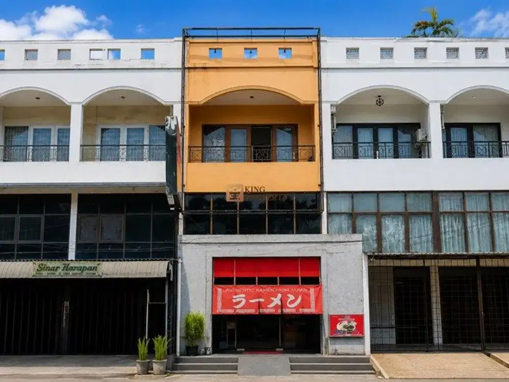 Ruko Strategis di Lokasi Ramai, Cocok untuk Usaha, Disewakan Ruko 4 Lantai Di Taman Ratu Unfurnish Area Pinggir jalan Kawasan Bisnis Kuliner