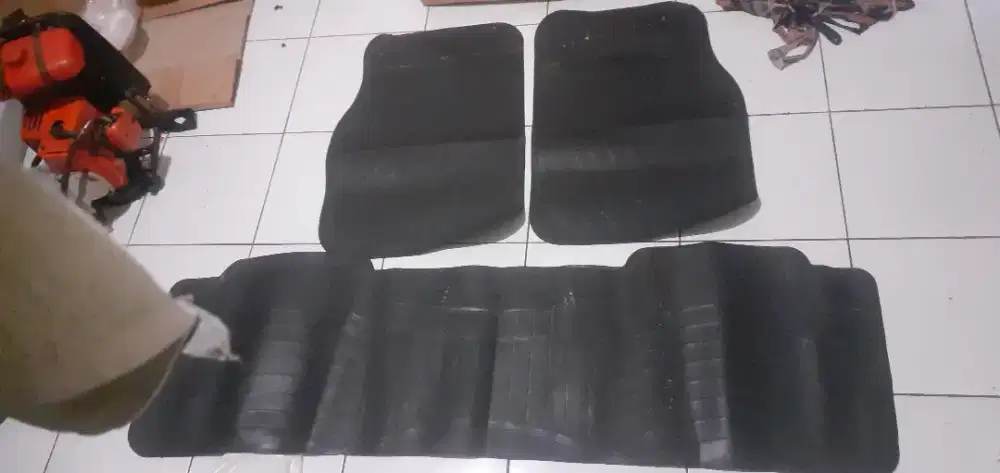 Dijual karpet mobil msh bagus 1 set depan 2 belakng 1 pnjng