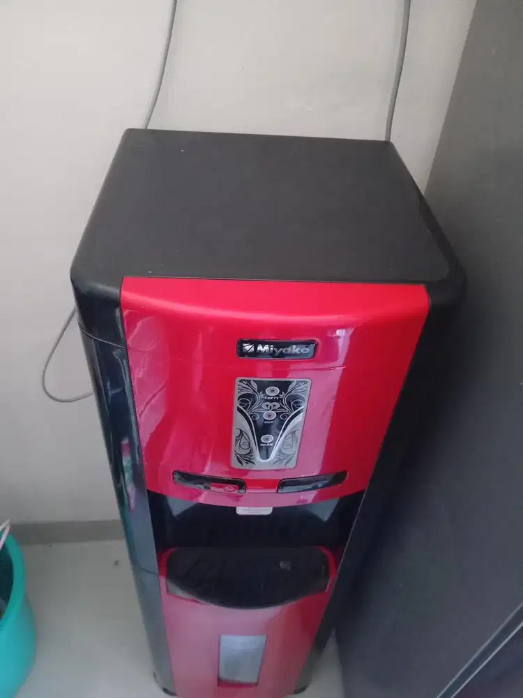 Dispenser miyako otomatis
