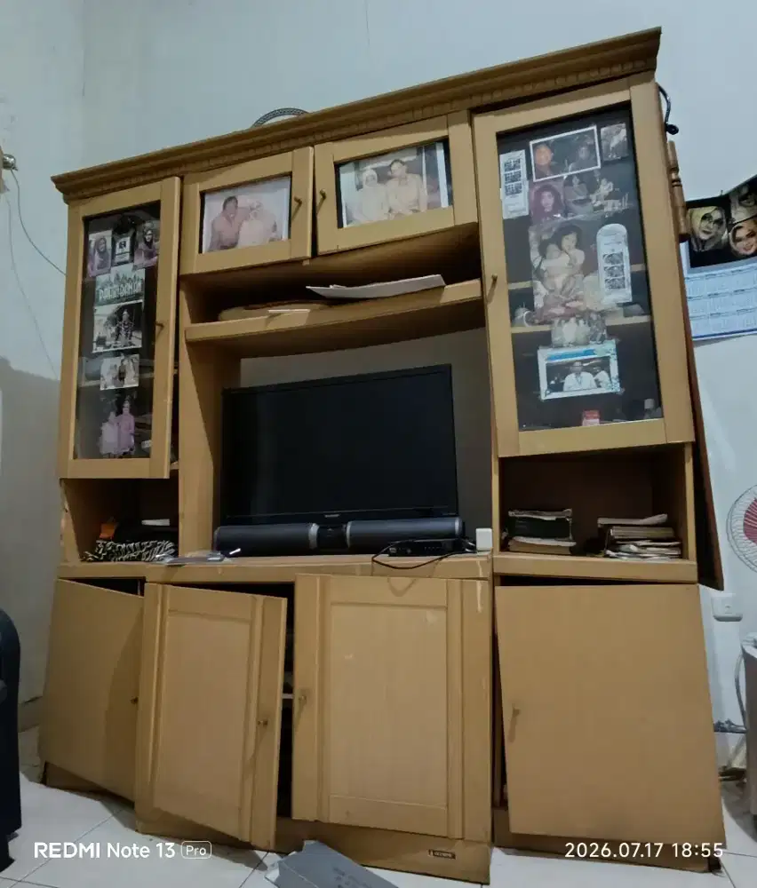 Lemari TV dan Buku