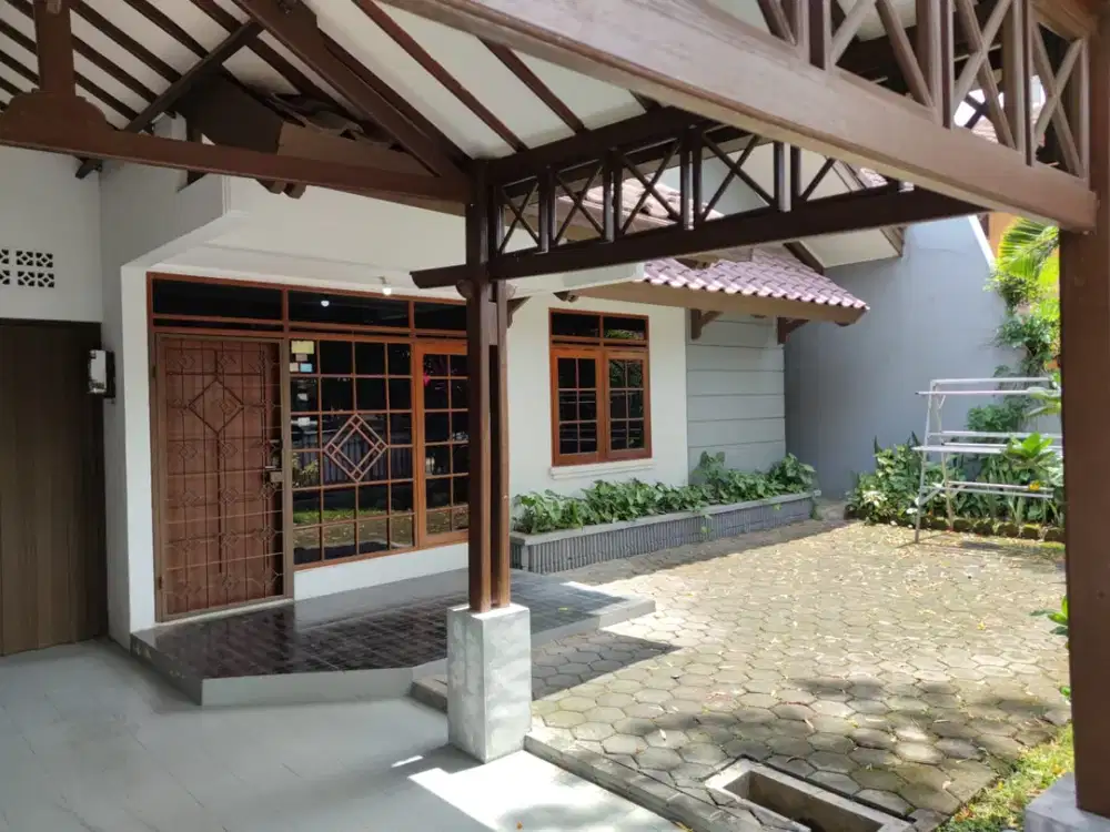 Disewakan Rumah Terawat Di Kompleks Batununggal