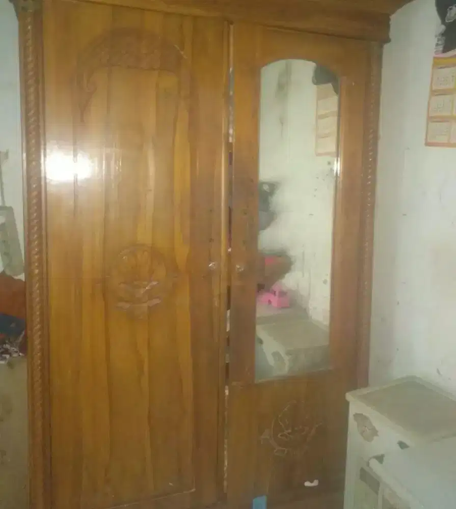 Lemari kayu jati