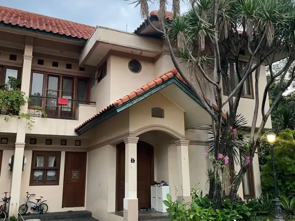 Disewakan  Town House di Cipete Selatan ( Dekat Sekolah Prancis )