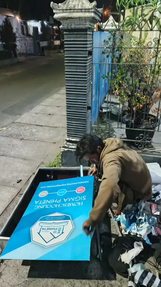 Service Neonbox, perbaikan papannama, reklame, advertising di Soloraya