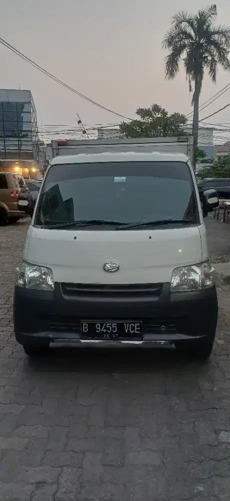 Mobil grand max putih 2022