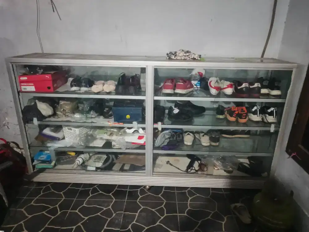 Etalase Kaca geser