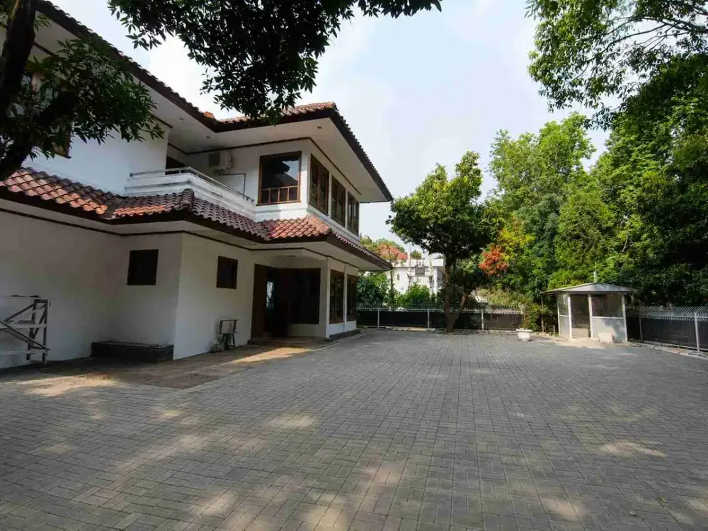 Disewakan rumah dengan halaman luas di area Cipaganti Bandung Kota