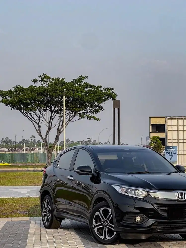 HONDA HRV E 1.5 AT 2021 KM LOW BERGARANSI