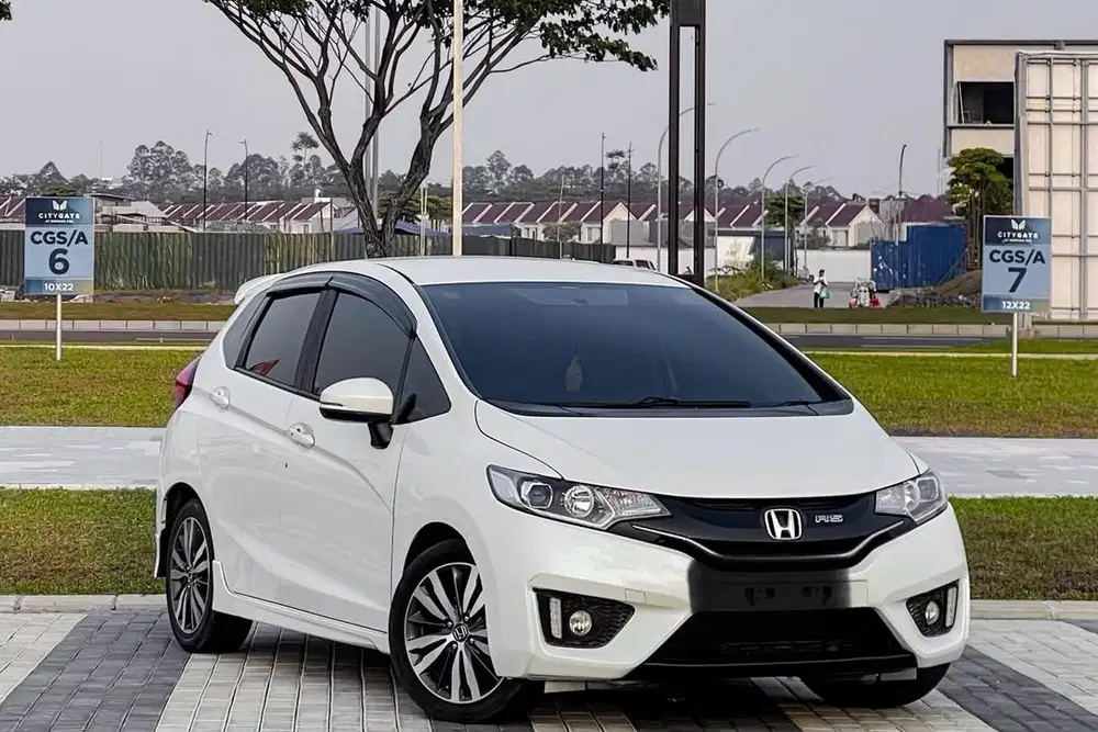 RARE ITEM HONDA JAZZ RS GK5 1.5 AT 2015