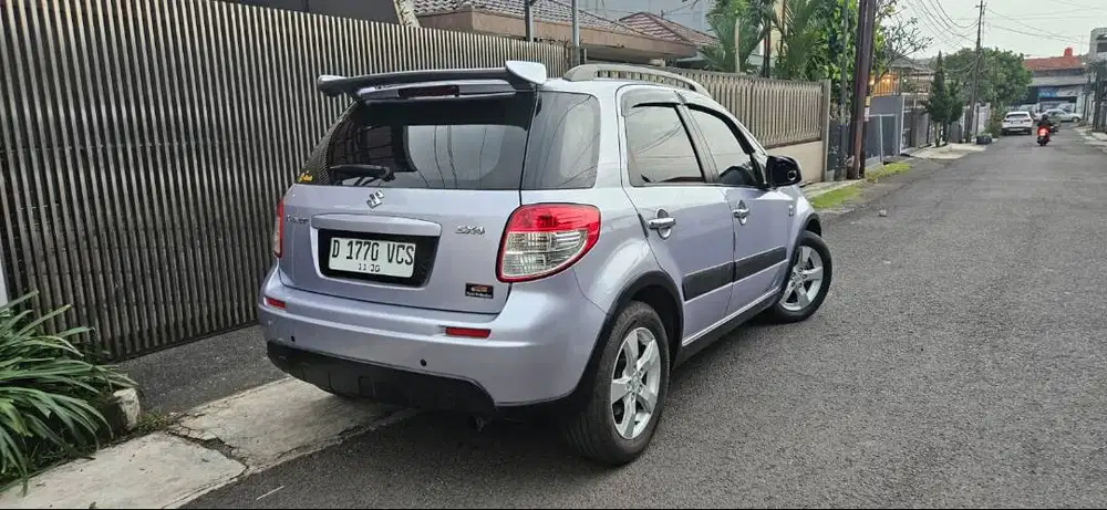 SUZUKI SX-4 X-OVER 2010 Kondisi Terawat Baik dan Siap Pakai