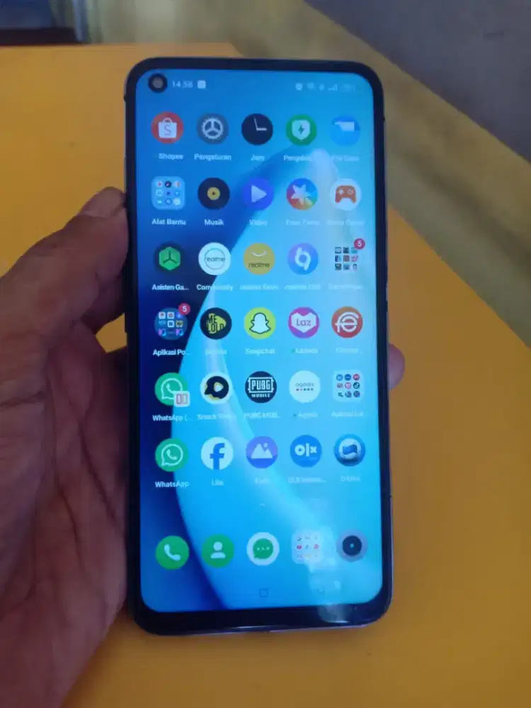 realme 8i ada minus lecet