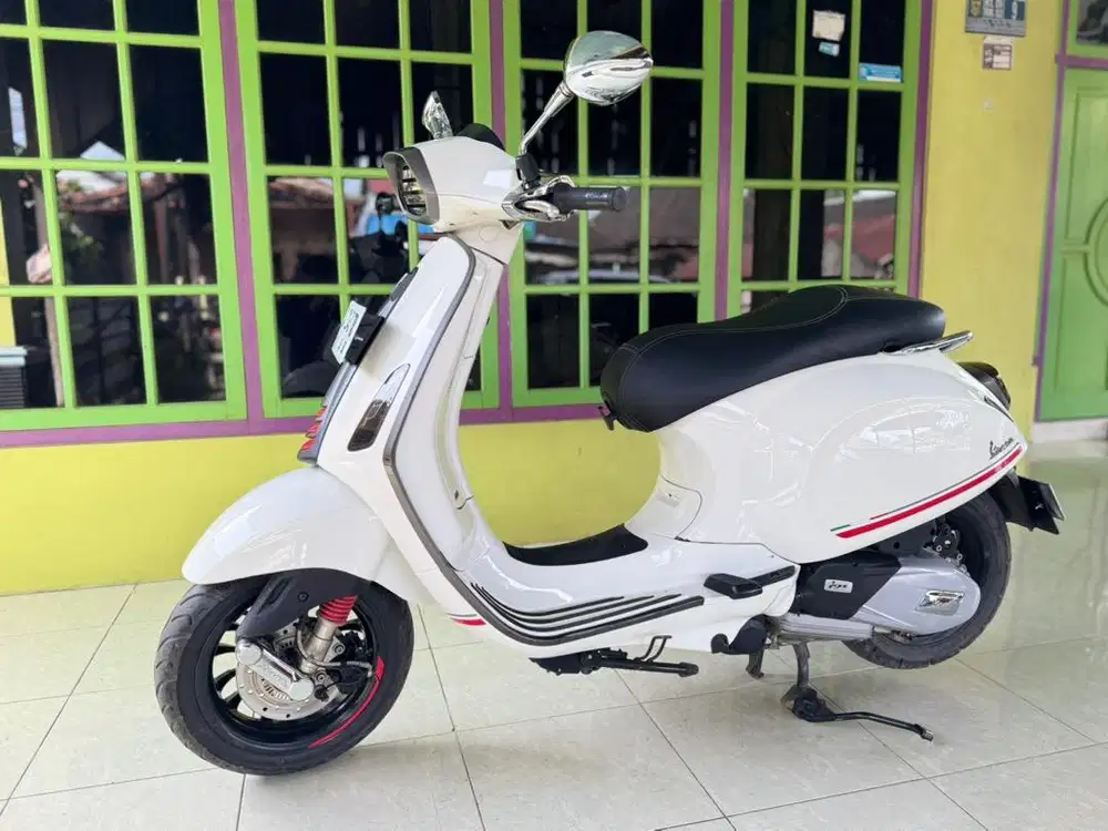Vespa sprint carbon spsial edtion