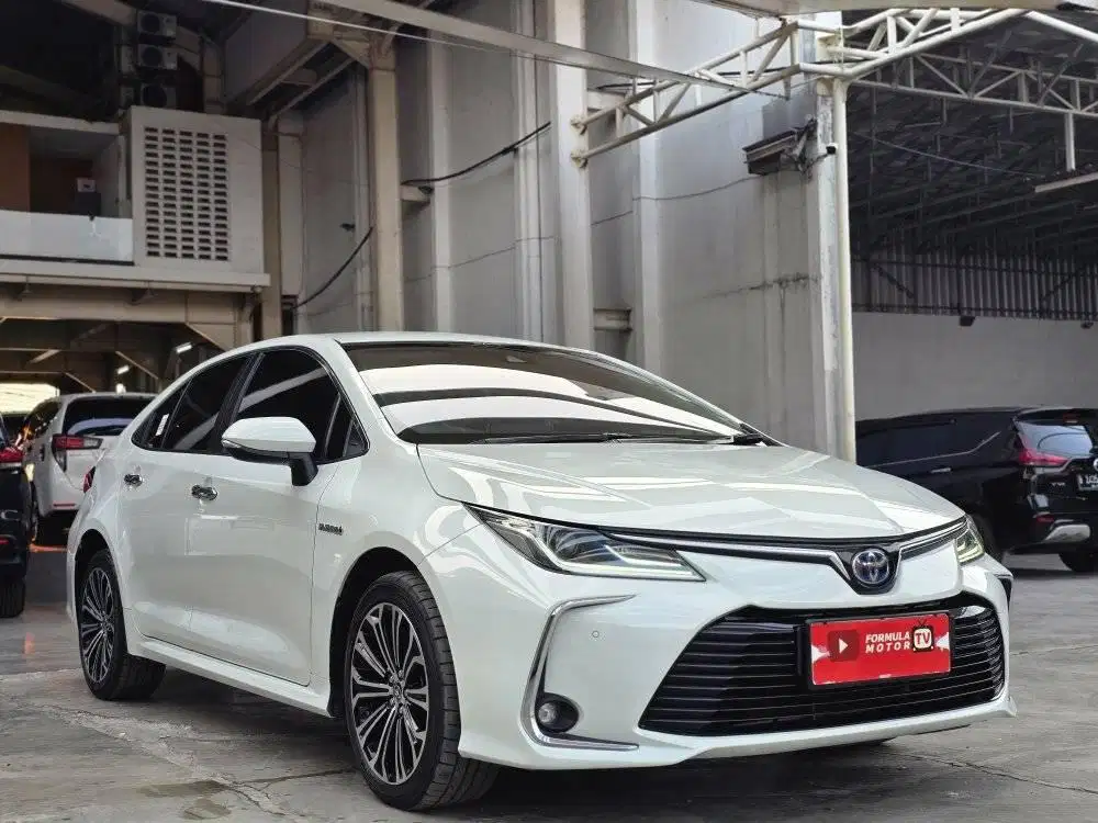 TOYOTA ALTIS V HYBRID A/T 2021 PUTIH