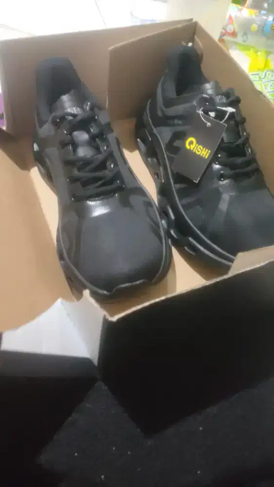Sepatu sekolah warna hitam