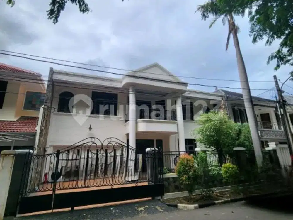 Rumah Gading Kirana Rapi Terpelihara