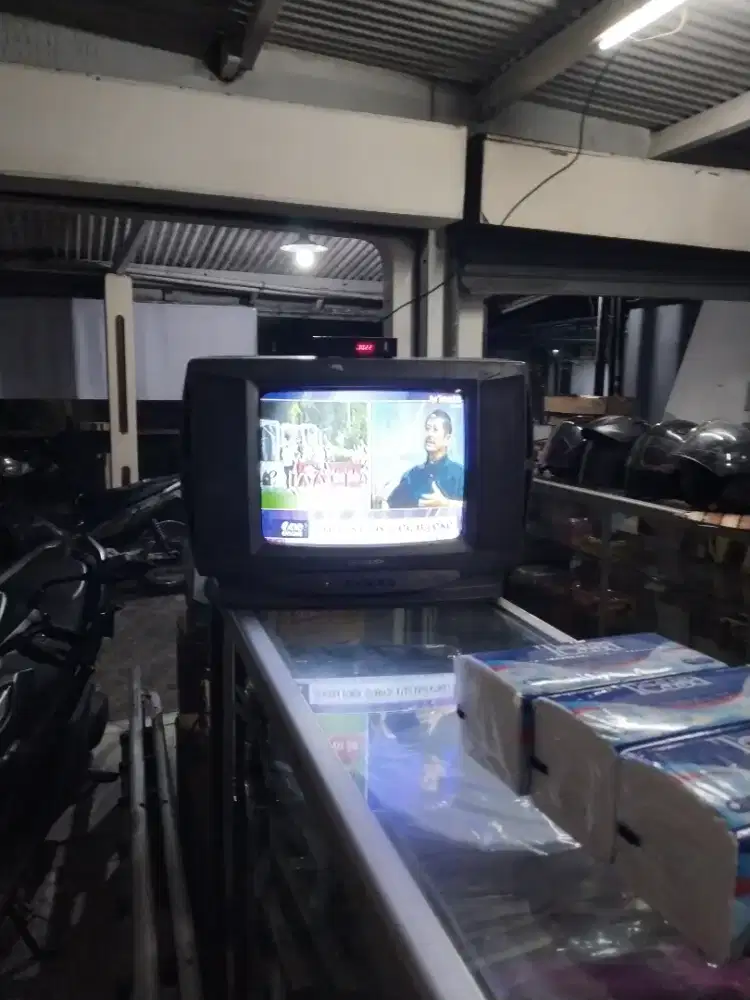 Dijual tv sharp tabung plus stb dan antenanya