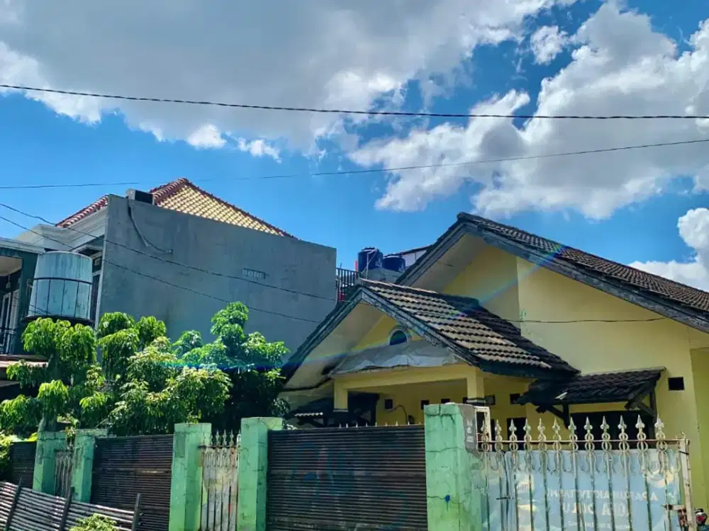 Jual Rumah tua hitung tanah di Rawa Simprug dekat Senayan Jakarta Selatan