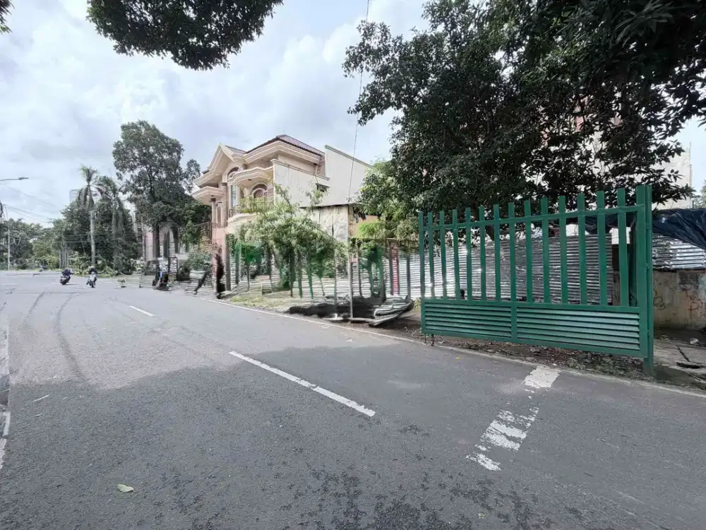 Dijual Tanah Kav Hoek Jalan Raya 3 Row di Cemput Barat