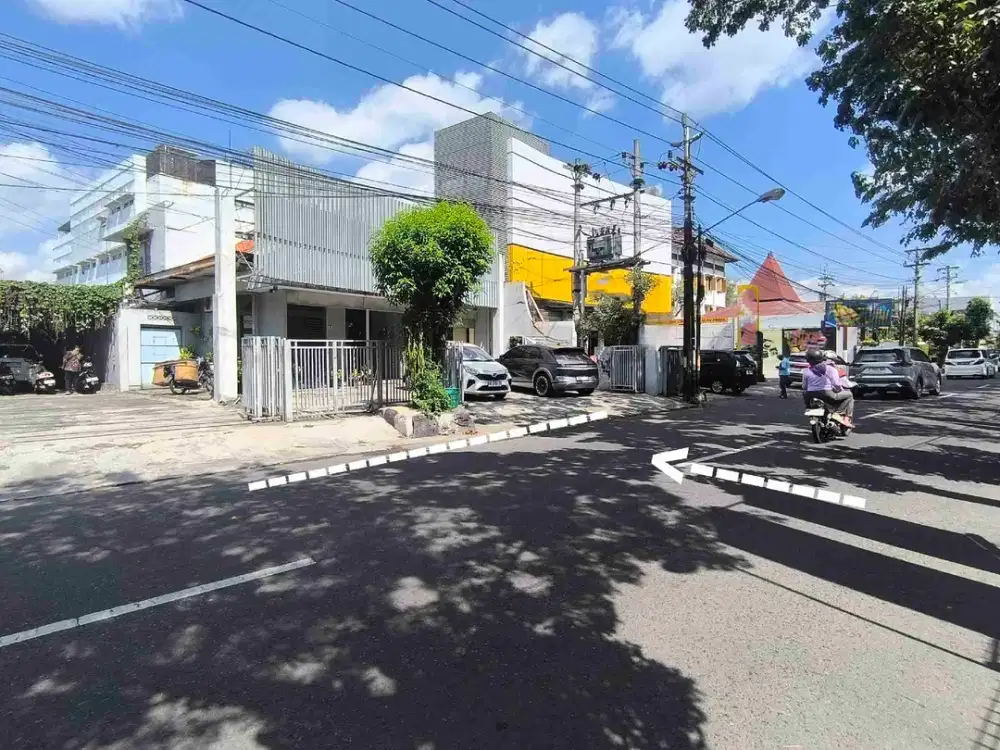 Ruanf usaha tepi jalan raya pusat kota Solo cocok untuk kantor, cafe dan ruang usaha