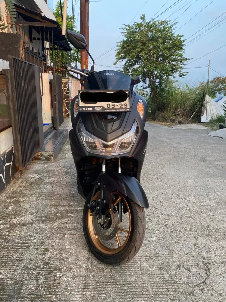 Yamaha Lexi Hitam Tahun 2024