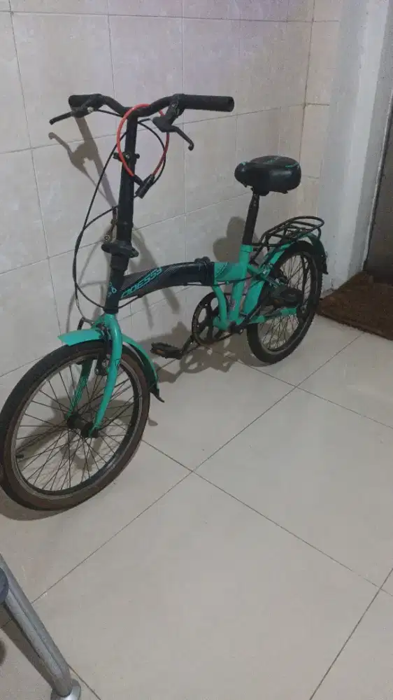 Sepeda lipat kondisi sesuai di gambar barang teramat dan masih bagus