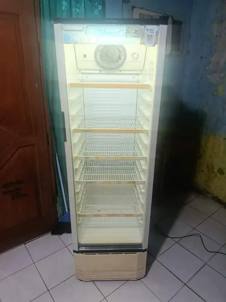 Showcase merek Polytron 5 RAK