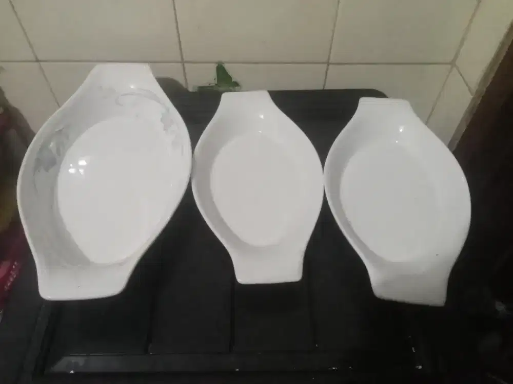 Piring lodor ukuran 31 cm ada 1 pcs
dan 25 cm ada 2 pcs
