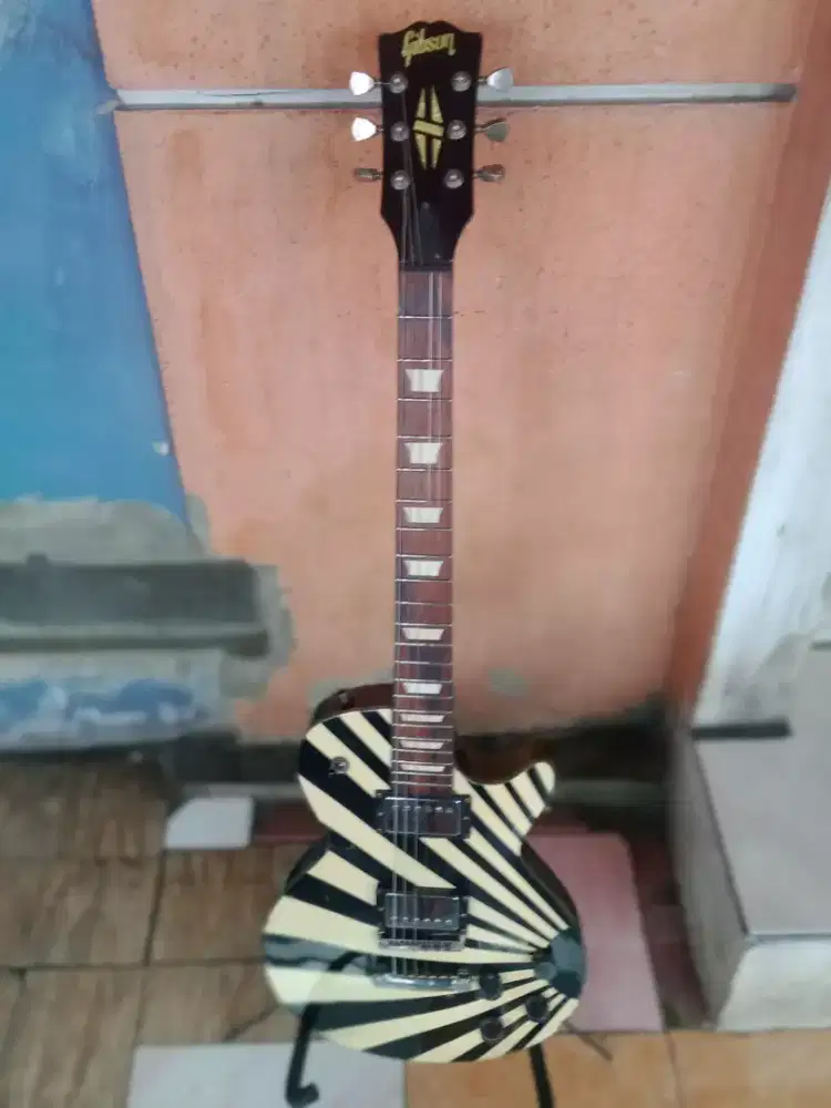 Gitar gibson model piyu