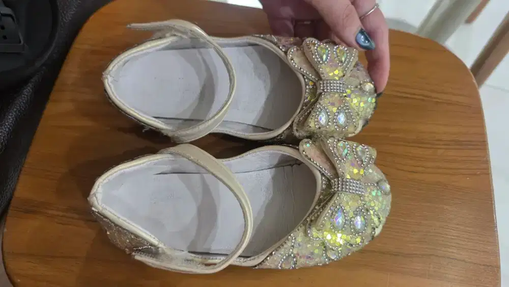 Sepatu anak manik2