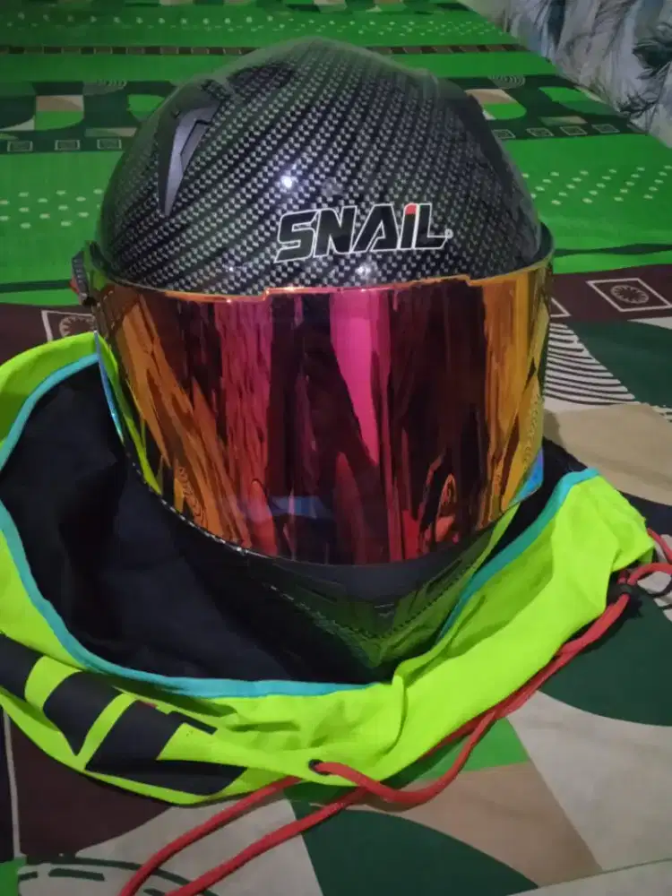 Helm snail full pace motif karbon