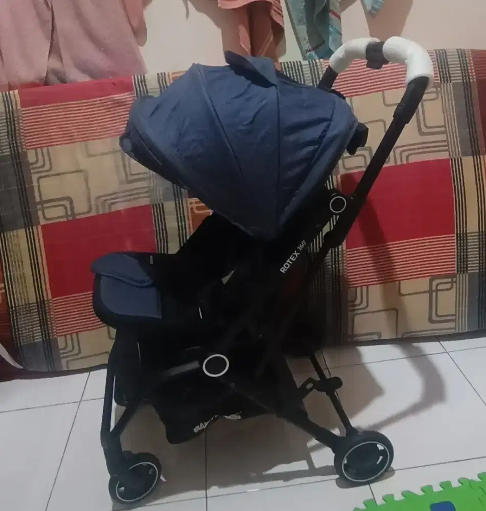 Stroller babydoes rotasi 360