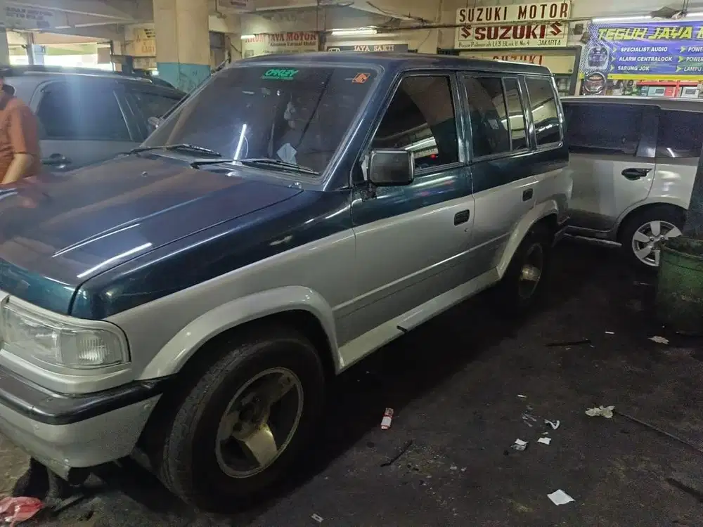 Mobil Izusu Panther Miyabi