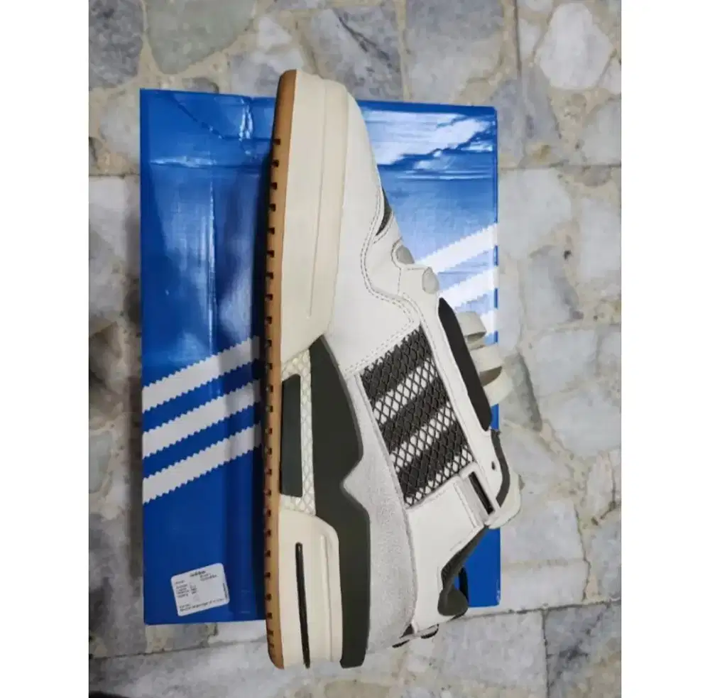 Sepatu sneakers forum mod low