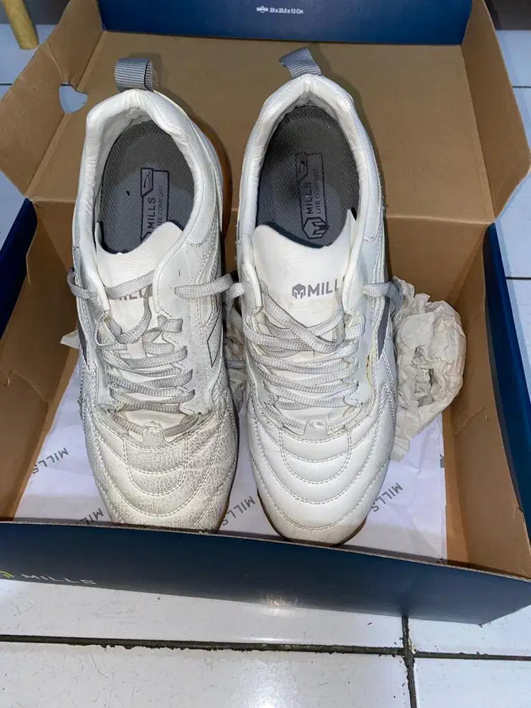 Jual sepatu futsal