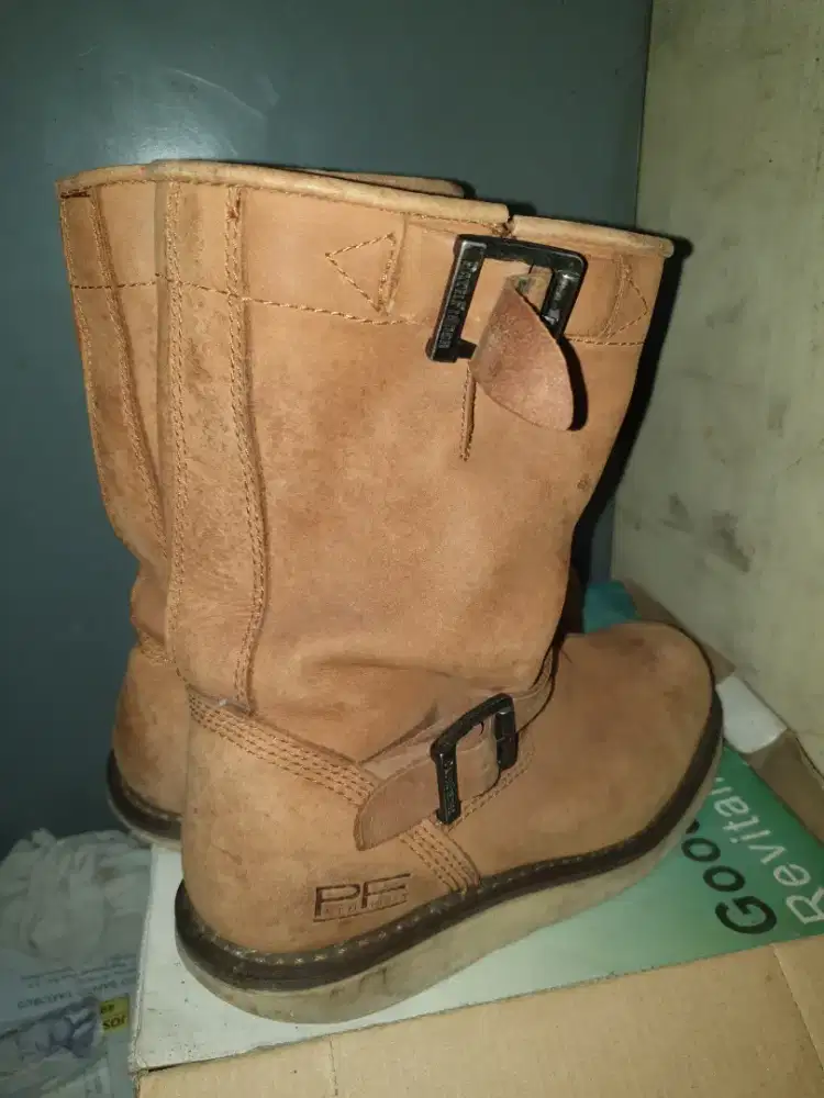 Sepatu eks gudang