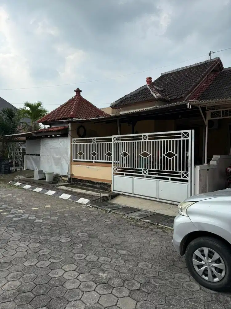 Rumah strategis tengah kota