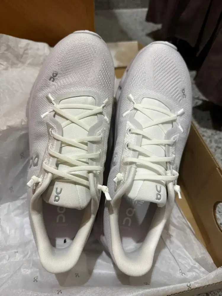 Sepatu On Cloudtilt Women Size 39