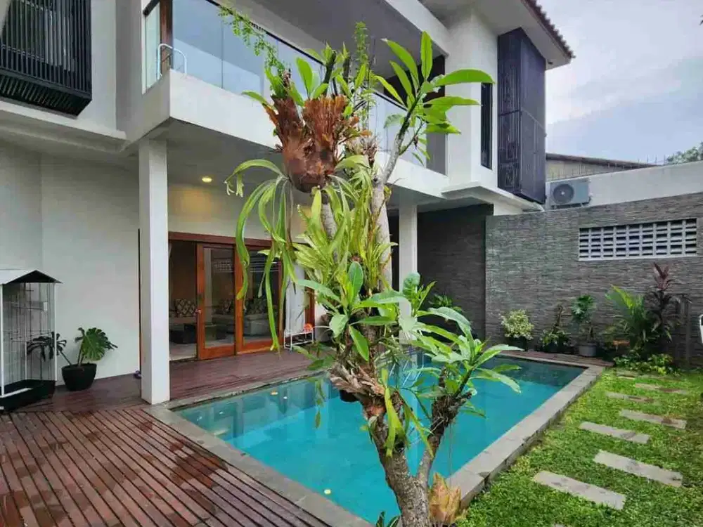 Jual dan Sewa Rumah Modern Tropis Gaya Villa Bali Jakarta Selatan Siap Huni Full Furnish