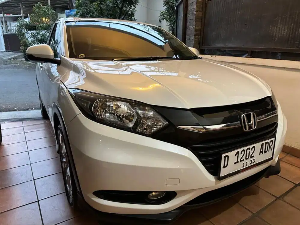 HRV 1.5 E CVT Tahun 2015 Kondisi Istimewa Low Km