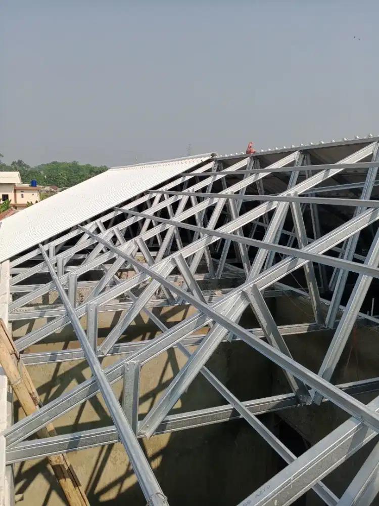 Renovasi atap rangka bajaringan