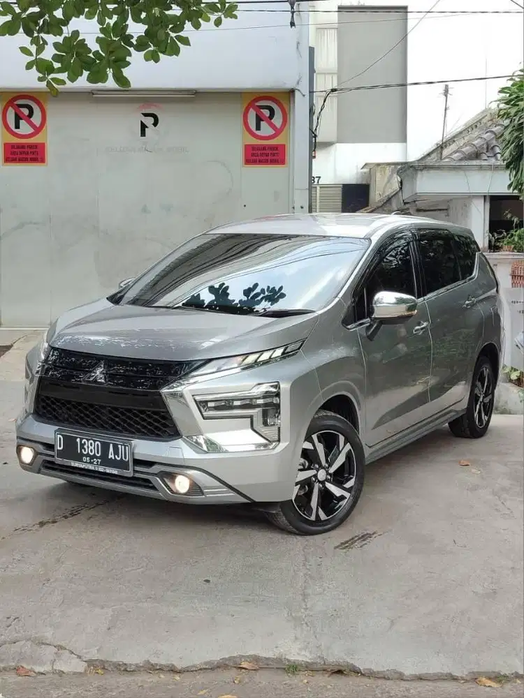 New Mitsubishi Xpander Ultimate 2022 CVT AT Matic silver bandung