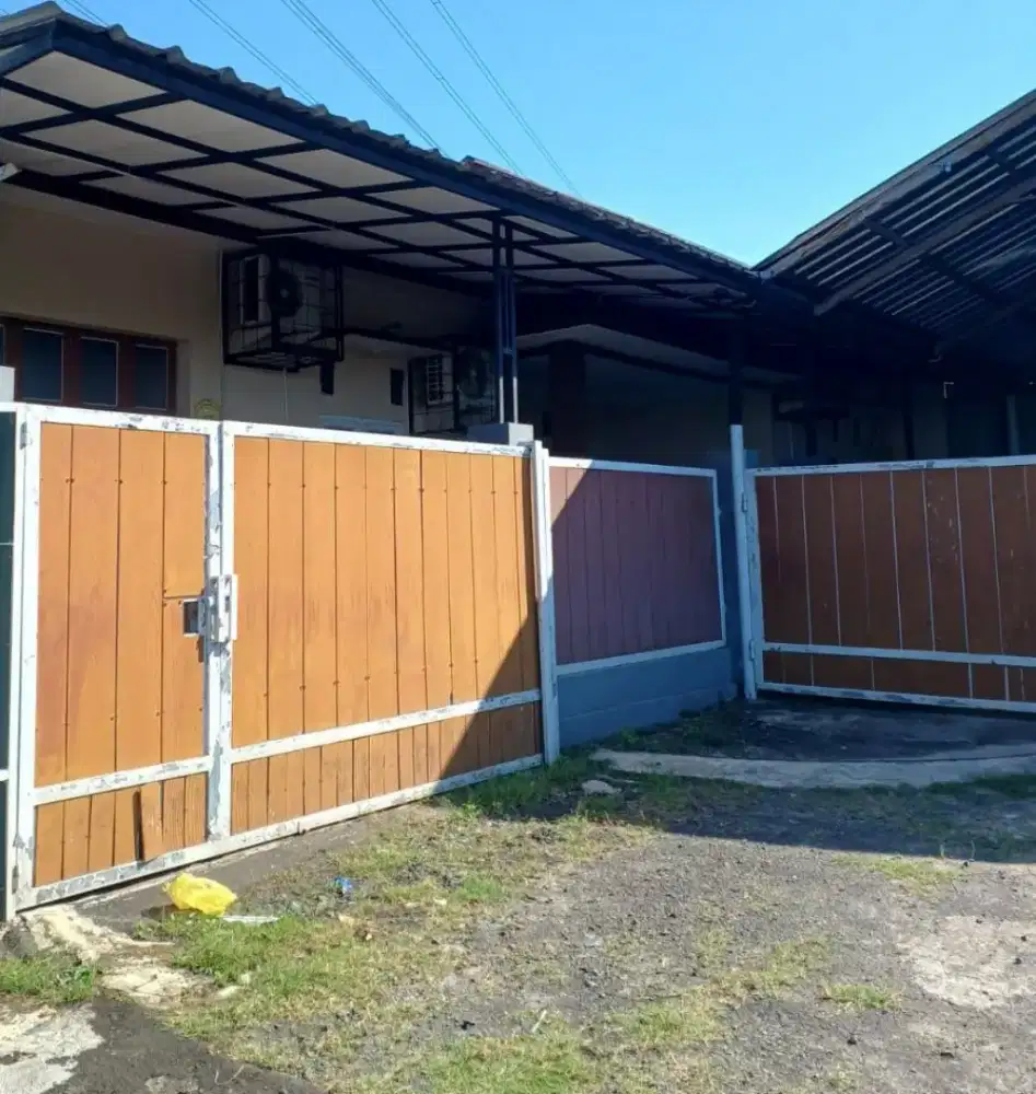 Jual rumah bangunan baru garasi yang luas