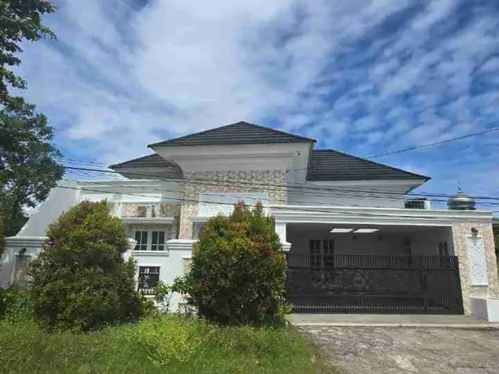 DIJUAL – Rumah Mewah 1 Lantai Kolam Renang di Andalas, Padang