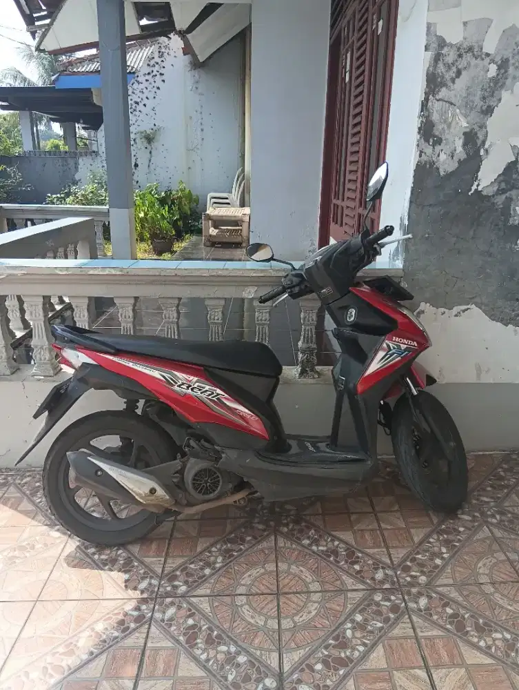 Honda Beat 2015, 110 cc AT, tangan ke 1, warna merah