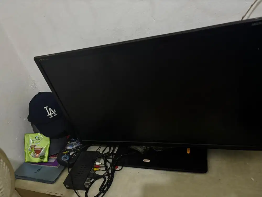 Televisi led polytron