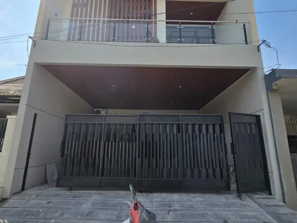 RUMAH CANTIK BABATAN PANTAI DENGAN ROOFTOP. DEKAT MULYASARI, SUTOREJO, GALAXY MALL, PAKUWON CITY, KERTAJAYA, DHARMA HUSADA, Dll
