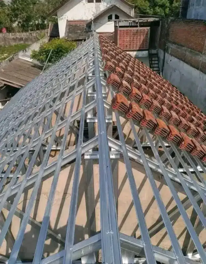 Renovasi atap rangka bajaringan