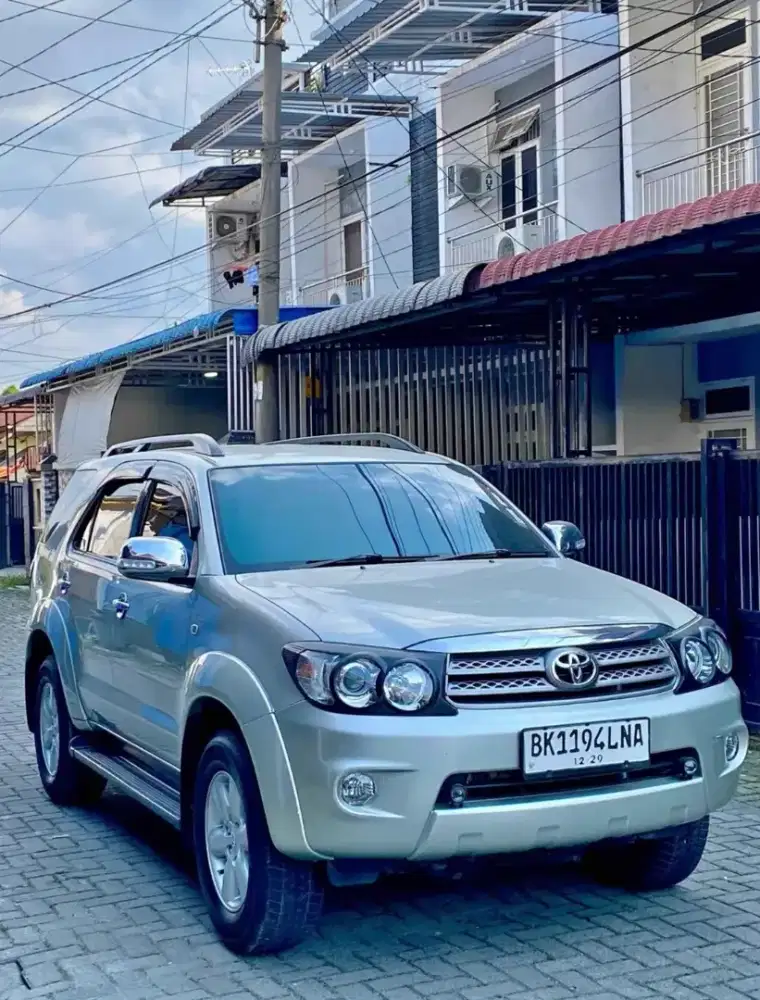 FORTUNER BENSIN 2010 AT