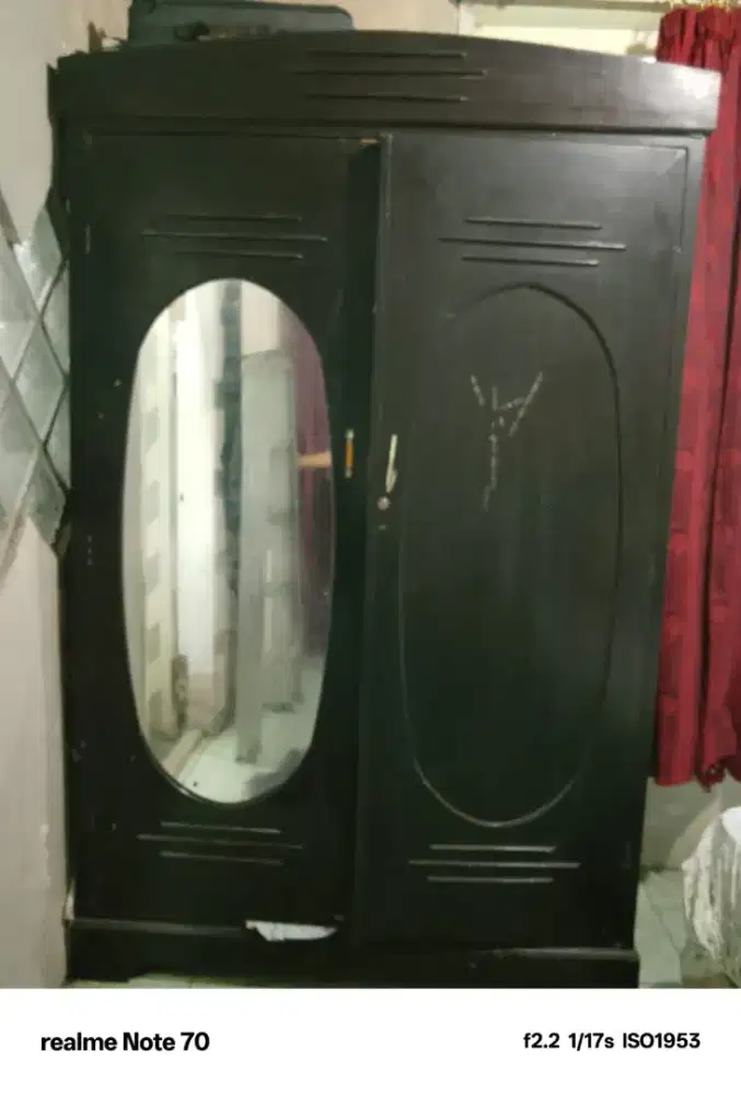 Lemari jati kuno