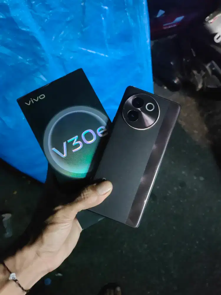 VIVO V30E 5G Ram 8+8/256 Mulus Likenew No Minus